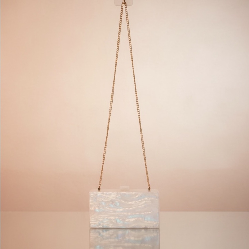 Forever 21 Pearl Acrylic Box Clutch Marveled with detachable gold chain -NWT - Picture 6 of 7